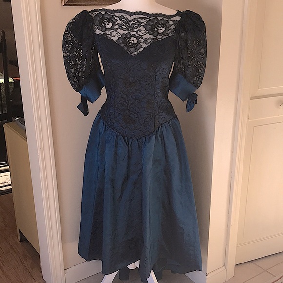 Vintage Dresses & Skirts - Vintage 80s prom bridesmaid formal lace bow dress! So fun!